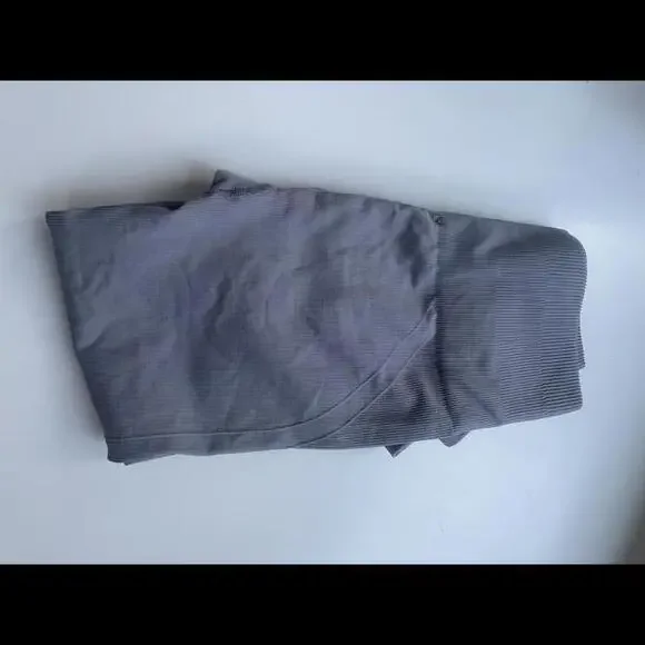 Lululemon cropped seamless leggings size 4 - Picture 3 of 3